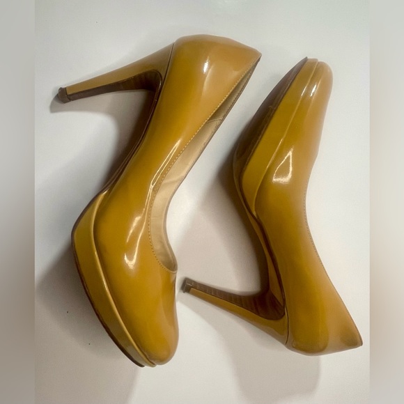 Cole Haan Beige Patent Leather Air Heels Pumps Womens Size 7B Mustard - Picture 4 of 12